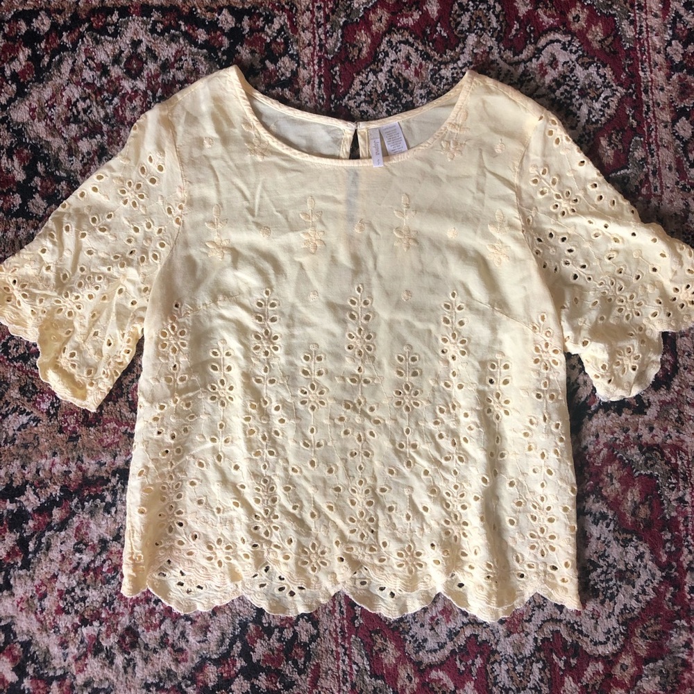 🛍 Yellow eyelet shirt